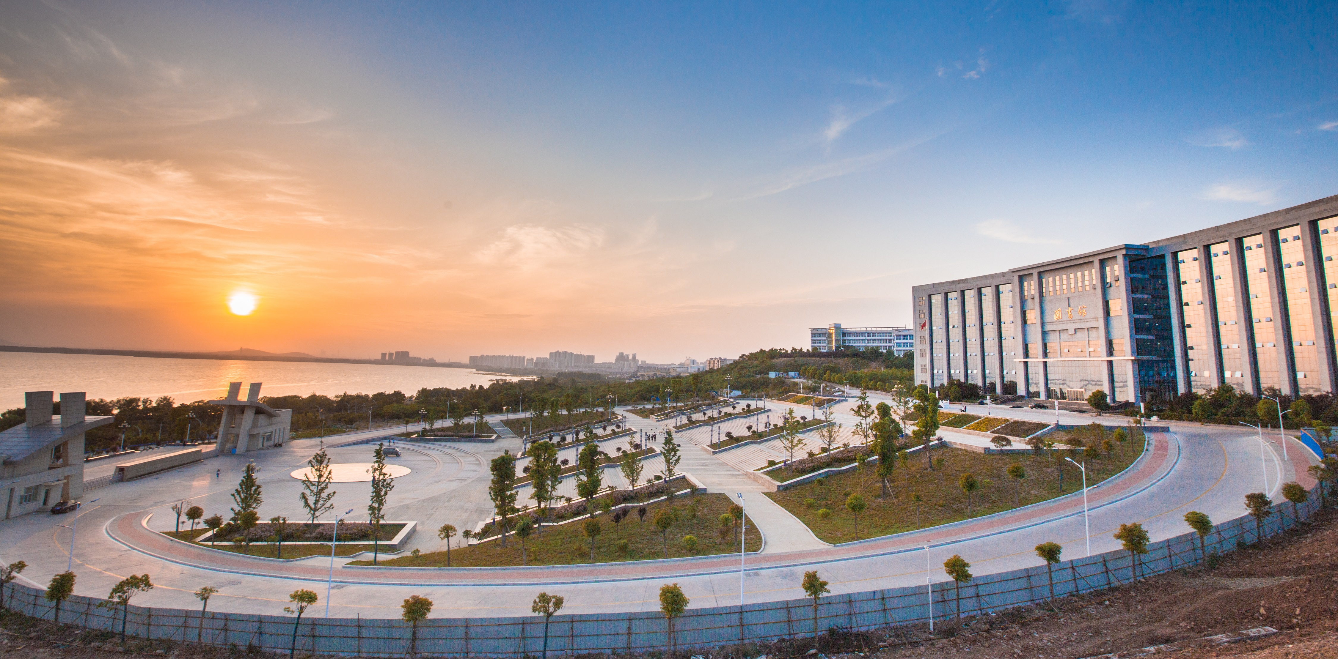 南校区大楼-平顶山学院医学院